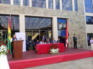 Primera dama entrega ayuda y destaca la unidad para apoyar a los más vulnerables