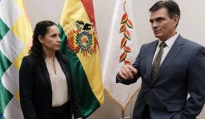 Cronenbold renuncia a YPFB y denuncia crisis estructural en la estatal