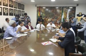 Cívicos exigen ley antibloqueos y cobrar daños a movilizados