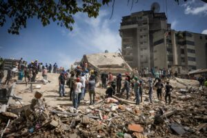 Sube a 235 la cifra de muertos por terremotos en Venezuela