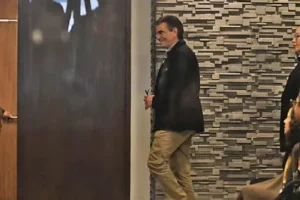 Paz llega a la reunión que busca concretar diálogo con sectores movilizados