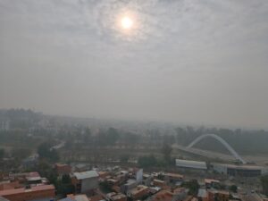 Humo de los incendios pone en riesgo a niños y adultos mayores en Tarija