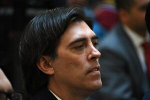 Gobierno descarta rebajar pasajes aéreos y apuesta por cielos abiertos